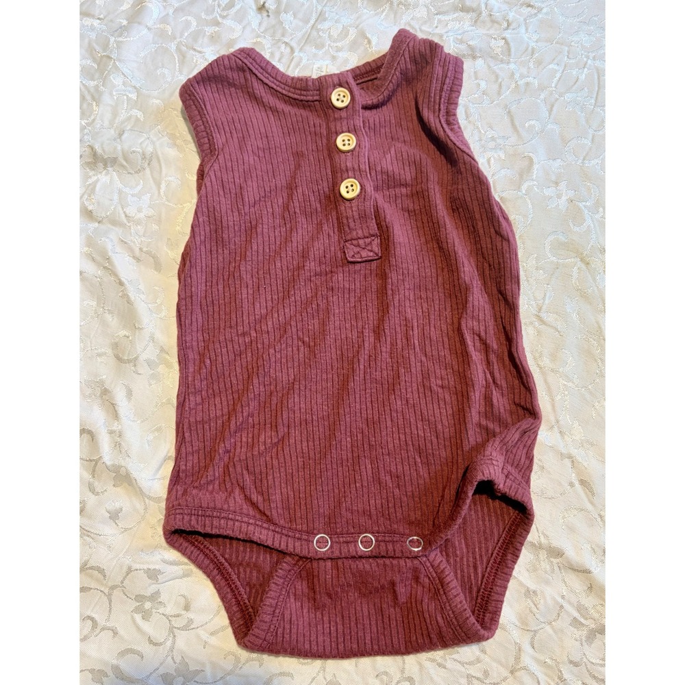 Kate Quinn Baby Ribbed Henley Sleeveless Bodysuit Plum Burgundy 0-3 Months - Picture 1 of 3